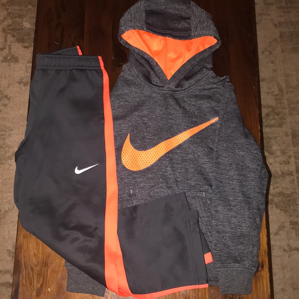 Nike Dri-Fit sweatshirt and Sweatpants Boys S 7